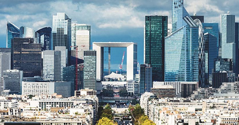 Parigi, perquisizioni nelle sedi di 5 banche: ipotesi aiuto clienti a evadere le tasse sui dividendi
