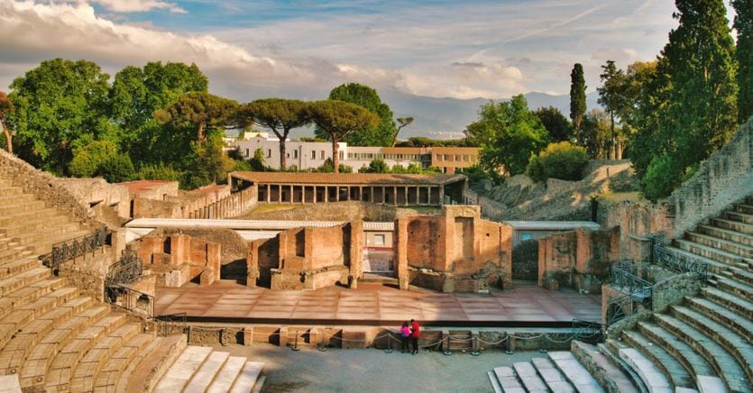 The theater festival in Pompeii has been suspended: the Campania Region has cut funds