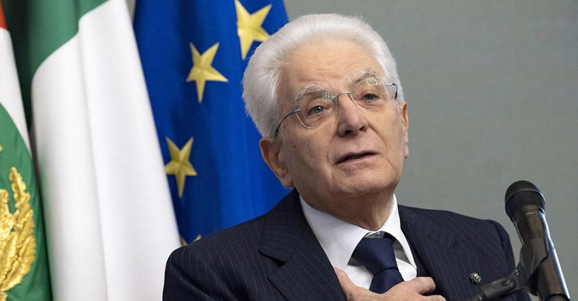 Mattarella Depone La Corona D’alloro All’Altare Della Patria Meloni ...