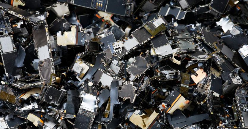 Apple will use only recycled cobalt in batteries by 2025