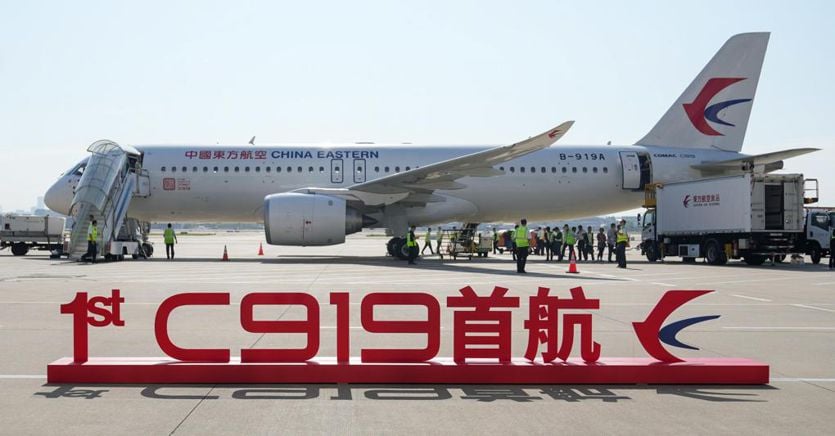 La Cina ha il suo primo aereo passeggeri:?battesimo di volo per il C919 La Cina ha il suo primo aereo passeggeri:?battesimo di volo per il C919