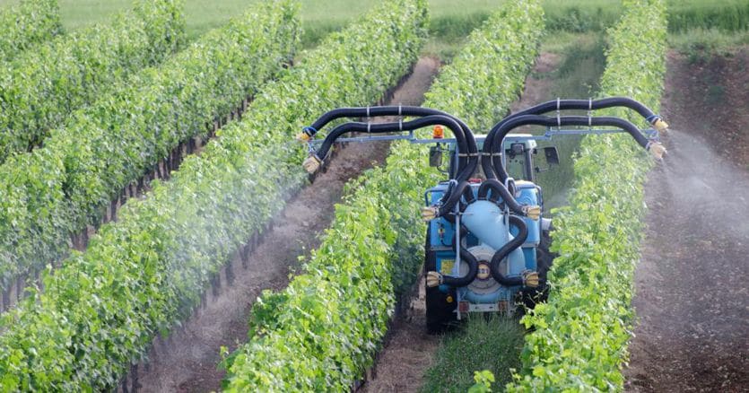 On pesticides, the EU Commission closes the door to farmers