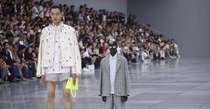 Da Dior a Watanabe, look maschili decostruiti e femminilizzati - Il Sole 24  ORE