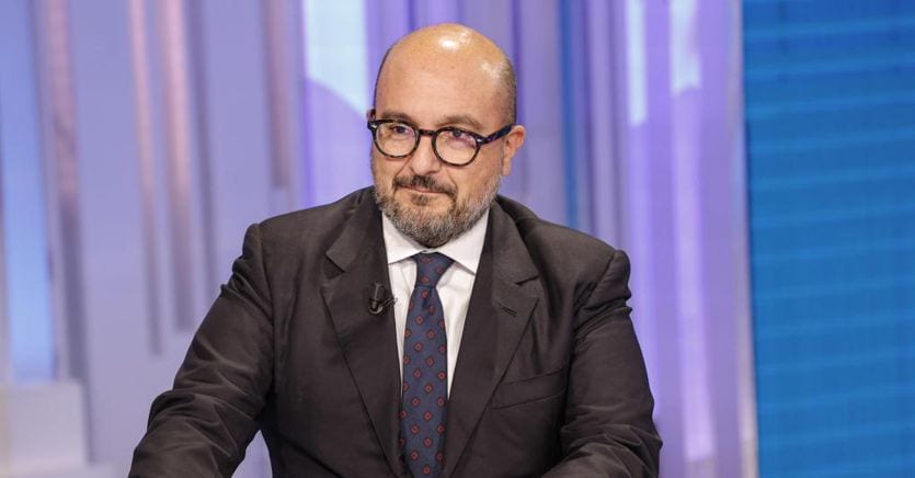 Bufera Su Sgarbi, Sangiuliano Prende Le Distanze: «Turpiloquio ...