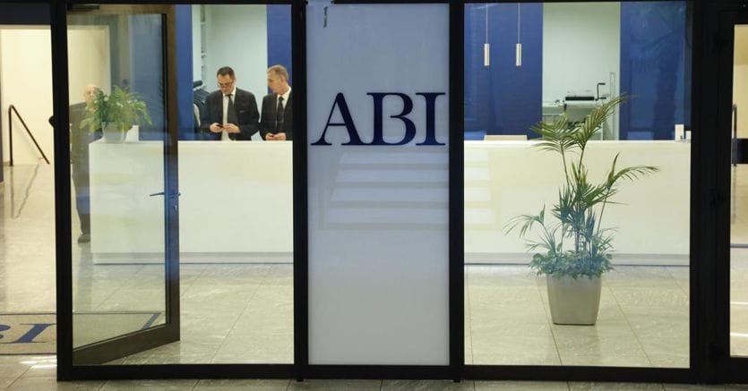 Banking, the negotiations in ABI for the renewal of the contract will start on 19 July