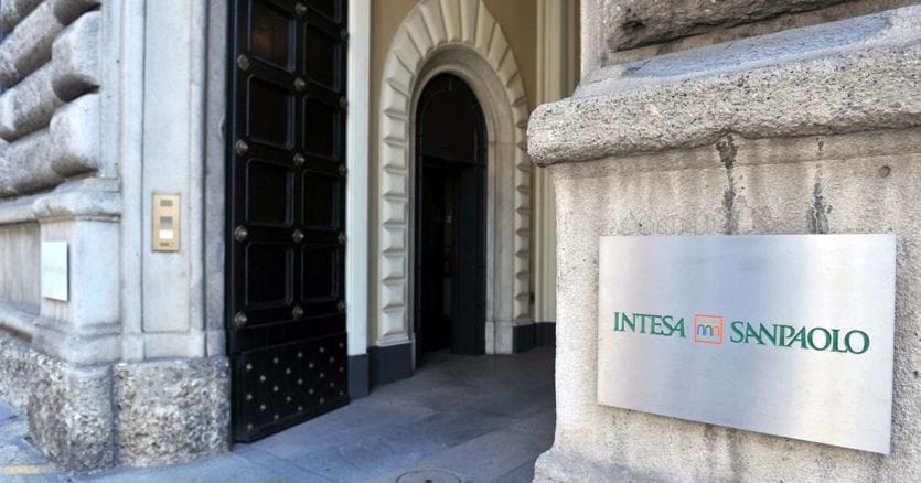 Intesa Batte Le Stime E Alza I Target 2023. Utile Netto A 2,27 Miliardi ...