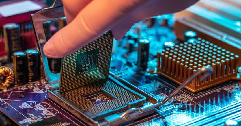 China: Imports of microchip equipment up 70%, move to avoid restrictions