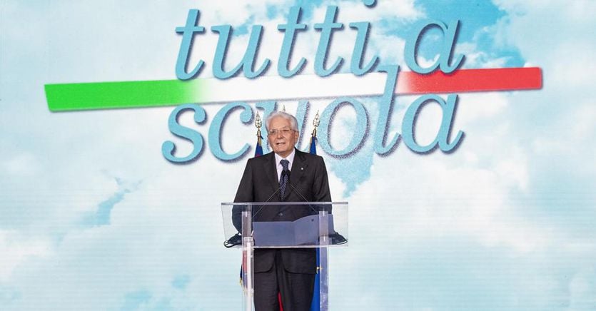 Mattarella: «Ridare prestigio al lavoro insegnanti e credere nei giovani. Migranti grande potenziale»