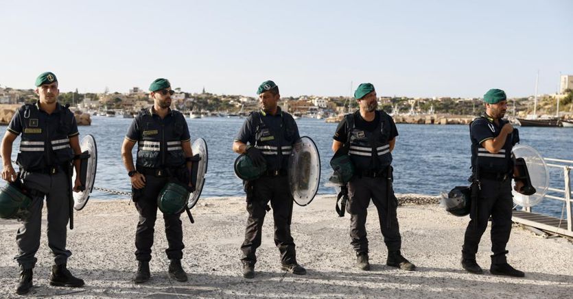 Migranti stretta 