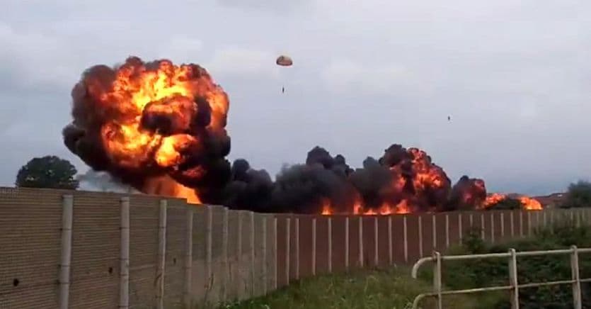 Frecce Tricolori Aereo Si Schianta Su Auto Nel Torinese Morta Bimba