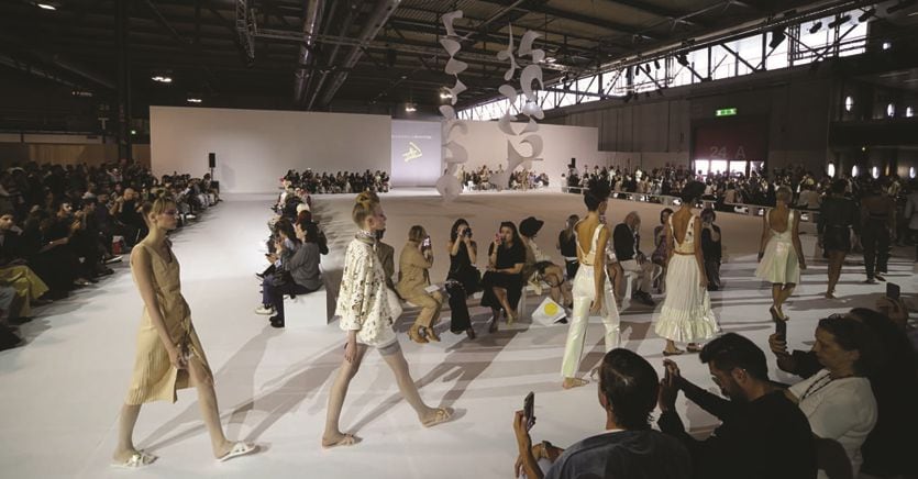 Milano fashion week, giovani protagonisti tra sfilate benefiche e incontri con i buyer