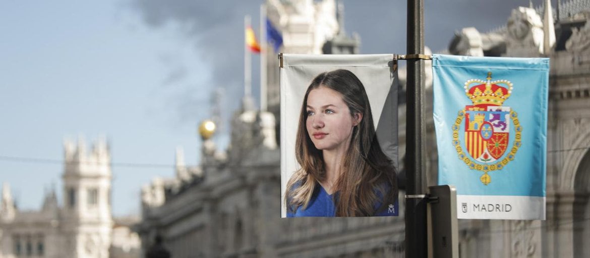 Leonor, la joven heredera al trono de España, jura por la Constitución