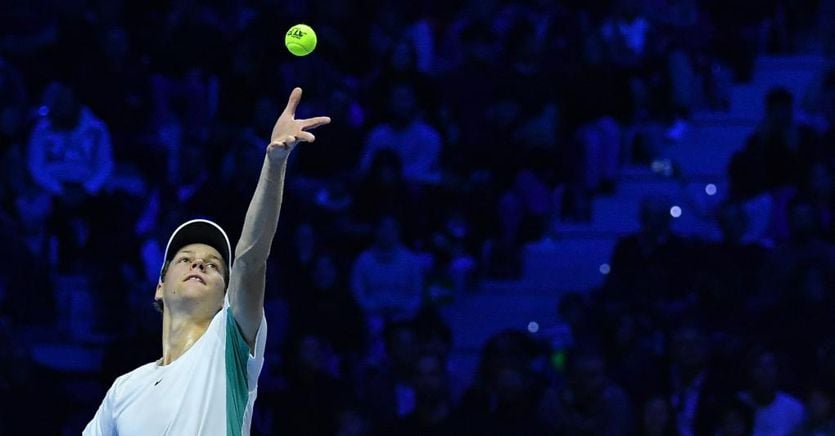 Sinner apre le Atp Finals alla grande: netta vittoria contro Tsitsipas