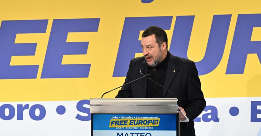 Salvini di lotta e di governo: la strategia per tentare di restare alla guida della Lega anche dopo le europee