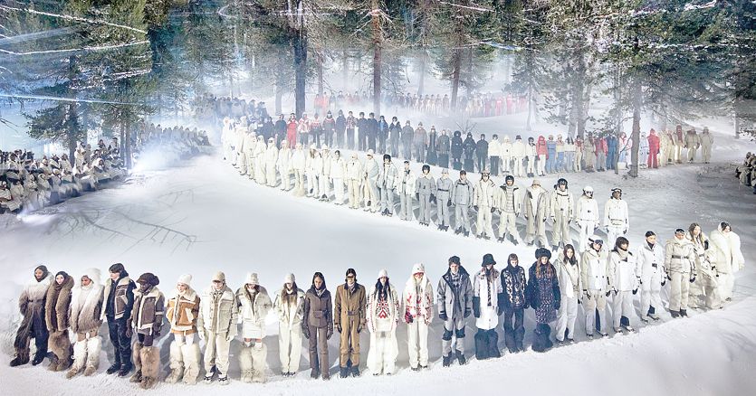 Moncler fa sfilare i capi Grenoble nei boschi innevati di Sankt Moritz