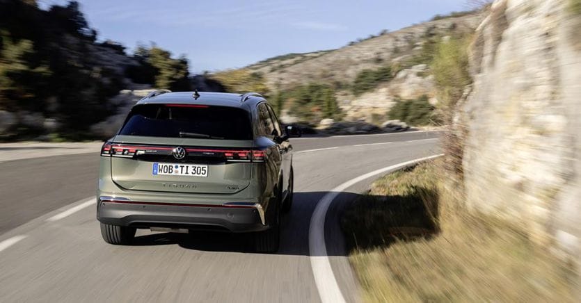 Nuova Volkswagen Tiguan in prova: il suv è connesso e plug-in con 100 km di autonomia (ma c’è ancora il diesel)