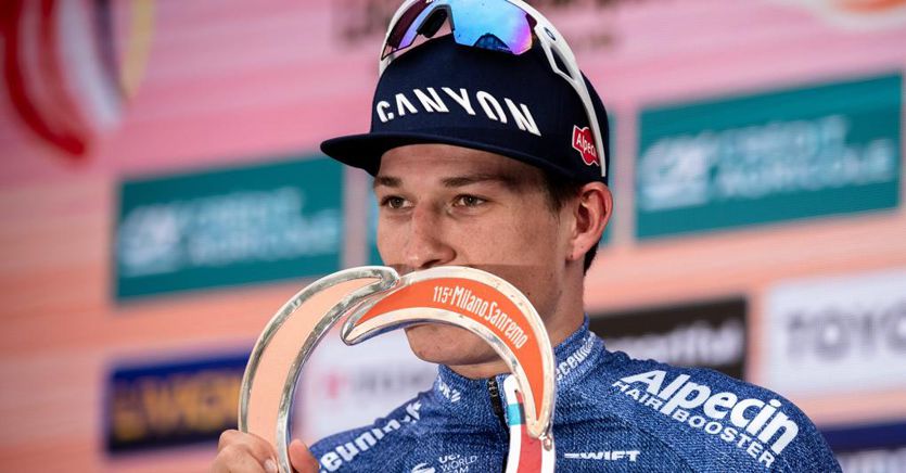 The fastest Sanremo goes to the Belgian Philipsen.  Matthews and Pogacar beaten in the sprint