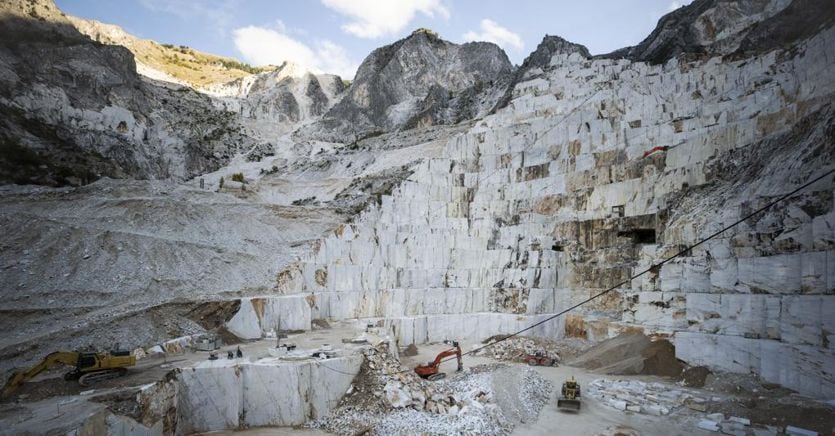 A Carrara dove tutto parla di marmo