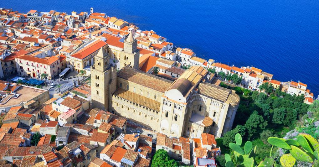 Cefalù (Pa). La Sicilia è tra le regioni più richieste dagli stranieri che cercano case (Marka) 