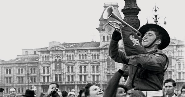 . Festeggiamenti piazza dell’Unità d’Italia a Trieste dopo la riunificazione