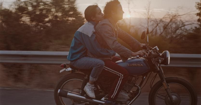 «Tarda para morir joven»