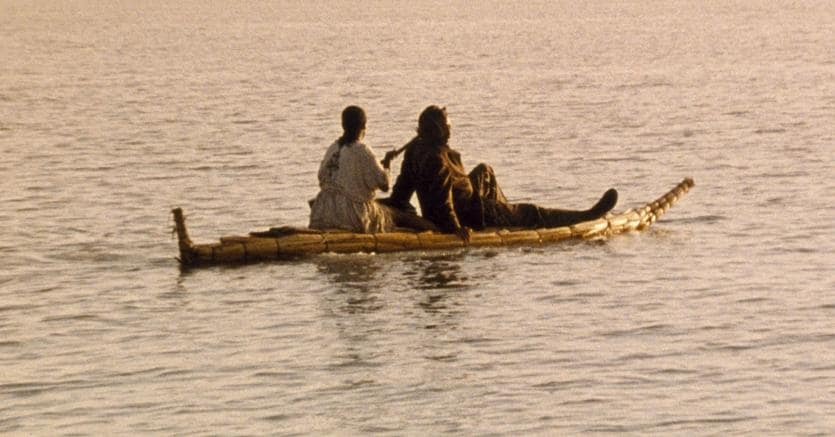 Sul fiume. Un’immagine di «Teza» (rugiada), l’intenso film del regista etiope Haile Gerima, premiato alla Mostra del cinema di Venezia 2008 con il Leone d’argento