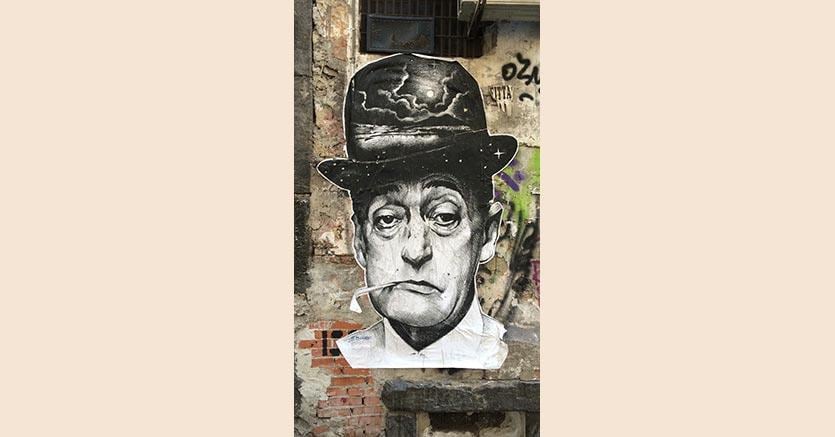 Centro storico. L’immagine di Totò affissa all’angolo tra via Nilo e via dei Tribunali