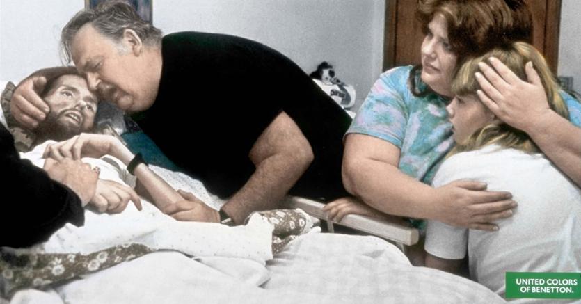 Oliviero Toscani morto, gli scatti celebri