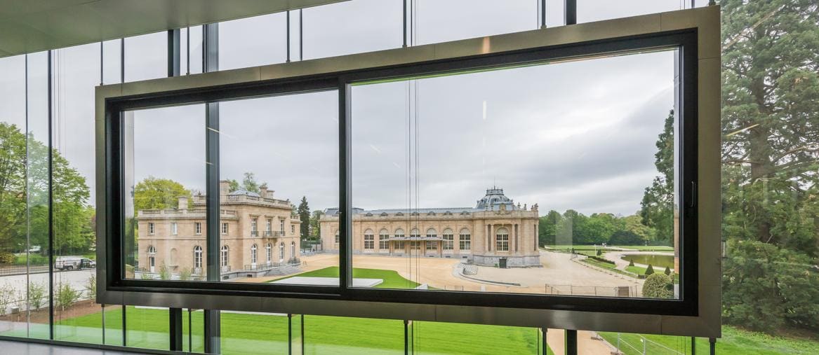 Il palazzo. Sullo sfondo, l’edificio di Charles Girault, visto dal nuovo padiglione