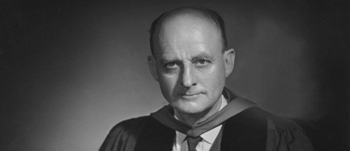 
Protestante. Karl Paul Reinhold Niebuhr  (Wright City,  21 giugno 1892 – Stockbridge,  1 giugno 1971)   stato un teologo statunitense