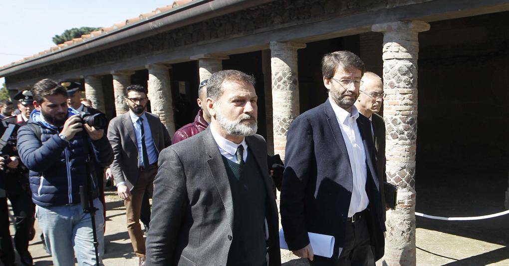Il soprintendente di Pompei Osanna con il ministro dei Beni culturali Franceschini (Ansa) 