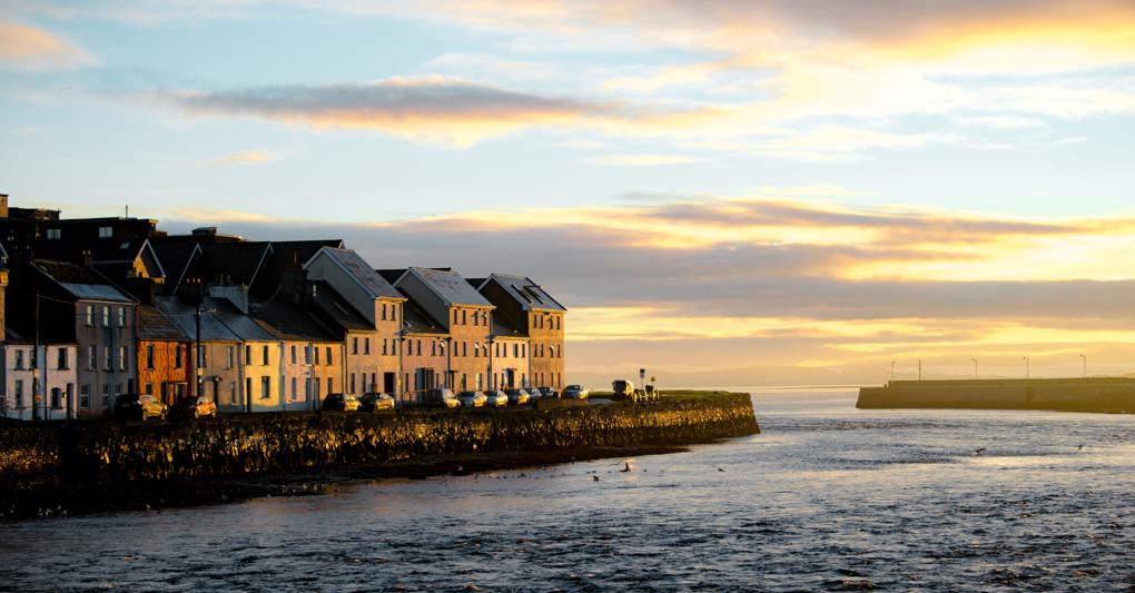 Una veduta  di Galway, che si affaccia sulla selvaggia  costa occidentale (Adobe Stock) 