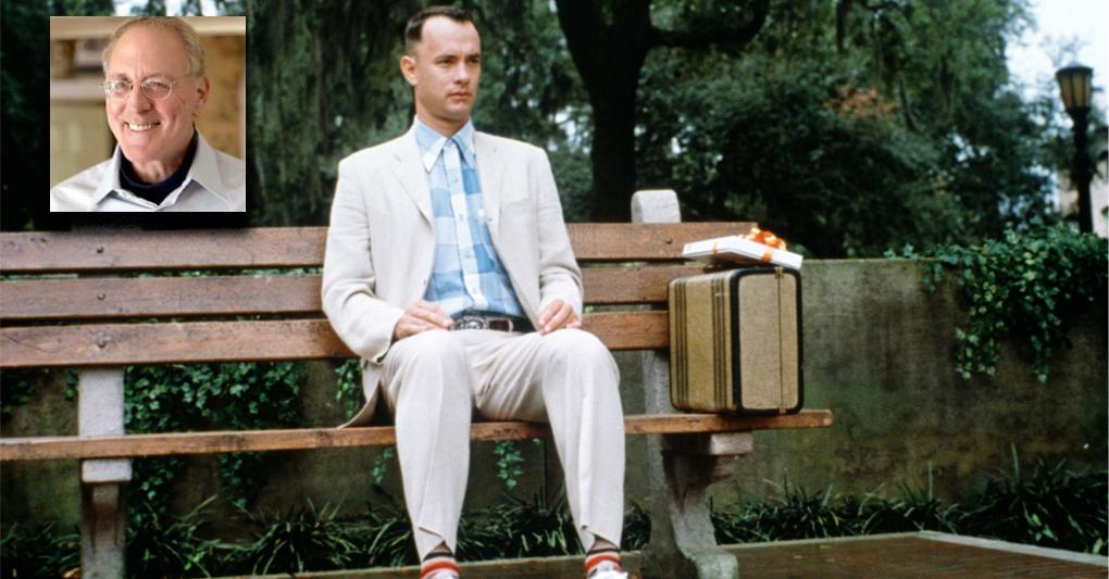 Tom  Hanks nel film “Forrest Gump”, diretto nel 1994 da Robert Zemeckis (Afp). Nel riquadro in alto a sinistra, Winston Groom 