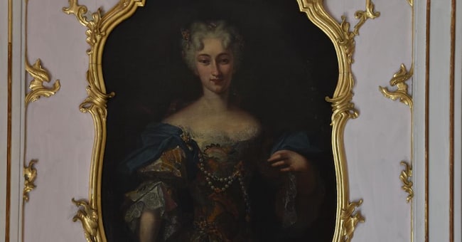 Caminiera  con il ritratto  di Clelia Grillo Borromeo Arese, Isola Madre, Palazzo Borromeo