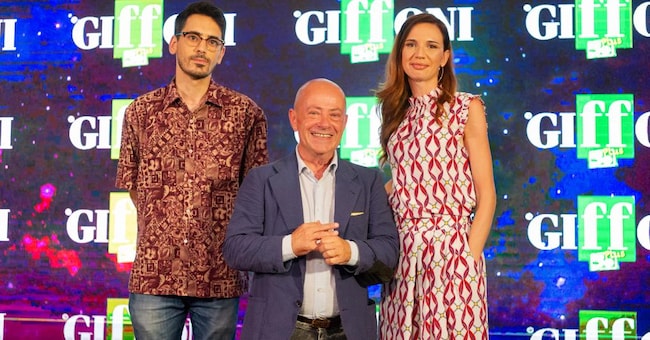 Da sinistra Valerio Lundini, Giovanni Benincasa ed Emanuela Fanelli, protagonisti di «Una pezza di Lundini» e ospiti al Giffoni Film Festival (ph Carla Celentano)