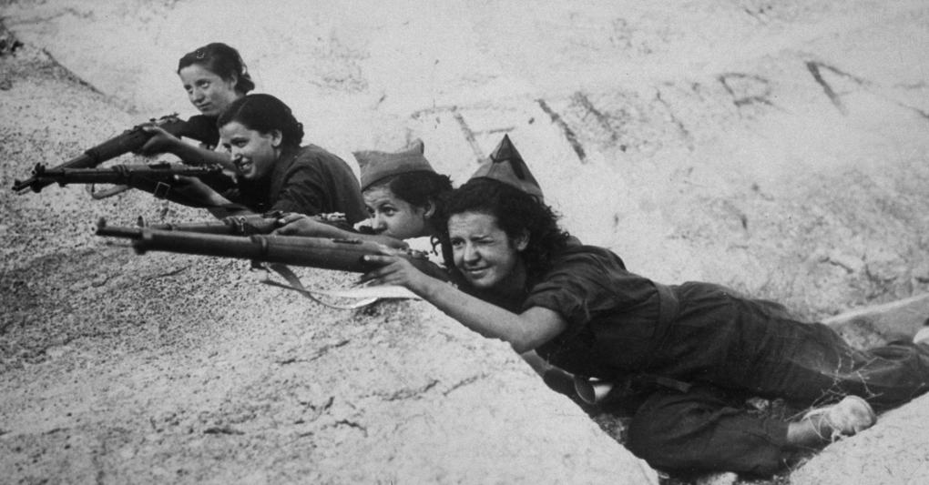  Militanti spagnole combattono per difendere il governo legittimo contro i franchisti nella Guerra civile del ’36 
