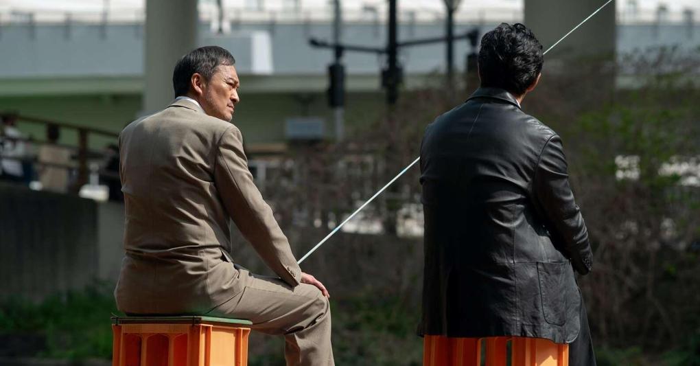  A sinistra, Ken Watanabe il carismatico detective Hiroto  
