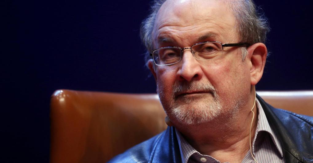 Salman Rushdie aggredito a New York