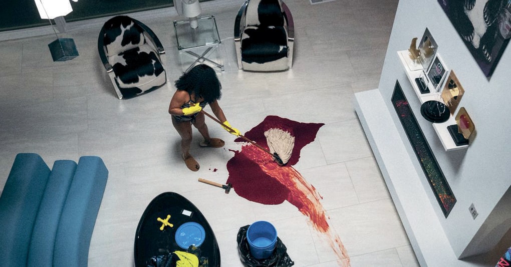  Al centro della foto, la protagonista Dre (Dominique Fishback) 