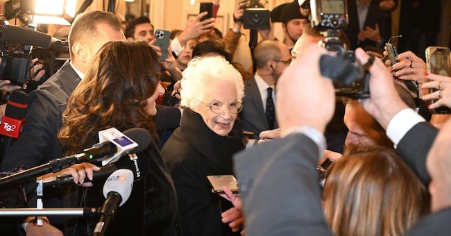 Liliana Segre all’ingresso del Teatro alla Scala (Ansa)