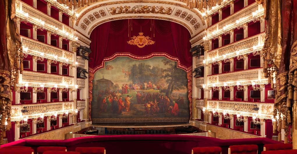 L'interno del Teatro San Carlo di Napoli. 