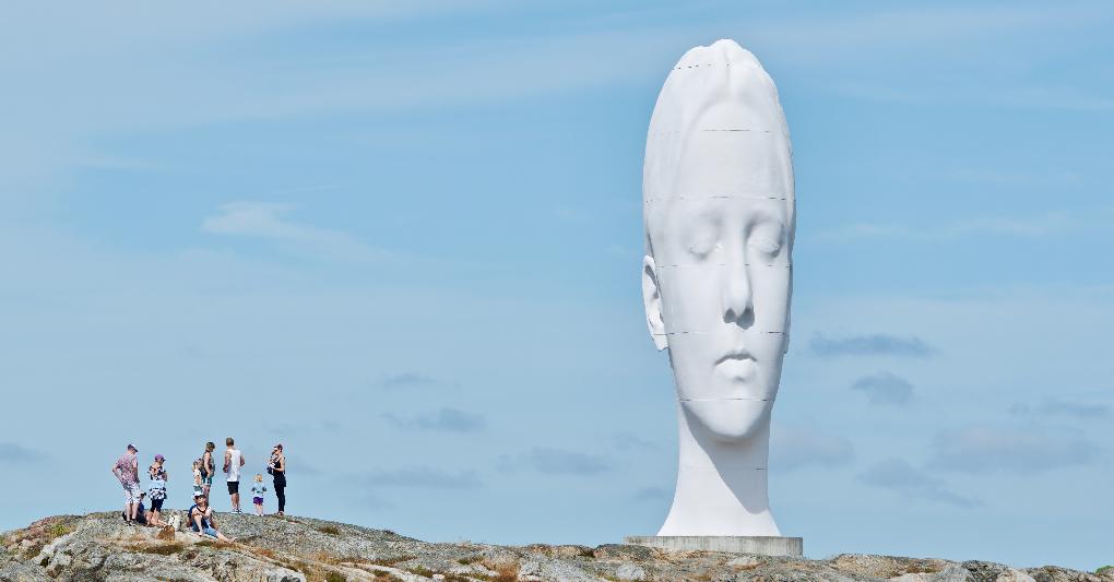 “Anna”, di Jaume Plensa, nel Pilane Sculpture Park, a Tjörn, in Svezia. 