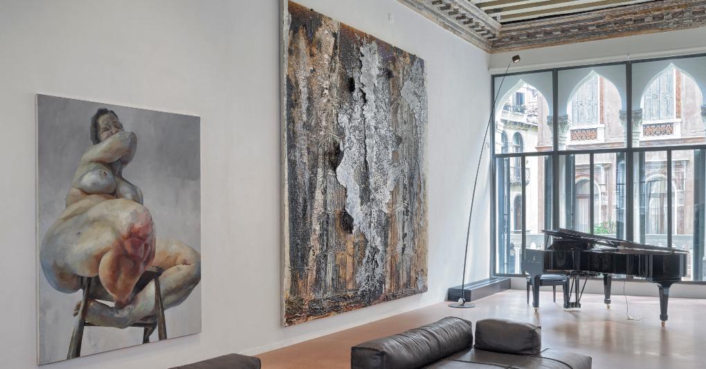 Da sinistra, “Untitled” (1992-1993), Jenny Saville; “Auguste Rodin: les Cathédrales de France” (2016), Anselm Kiefer. 