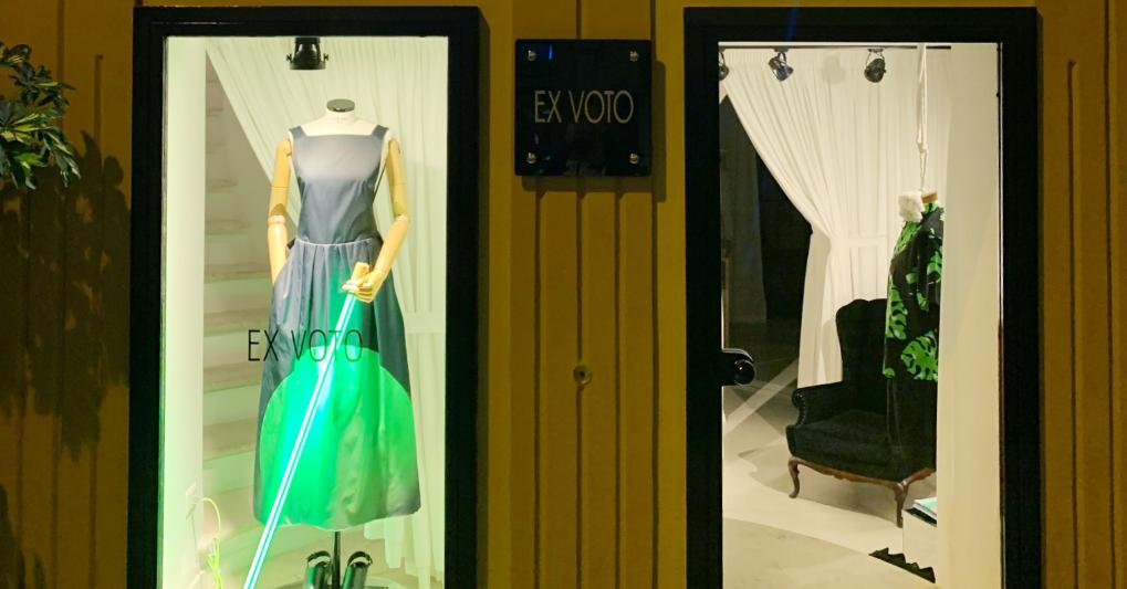 Le vetrine dello store. 