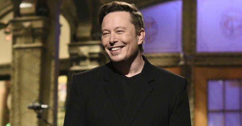 L'imprenditore e fondatore di SpaceX Elon Musk in abito Givenchy. La sua prima missione spaziale con equipaggio privato è in programma per gennaio 2022. 