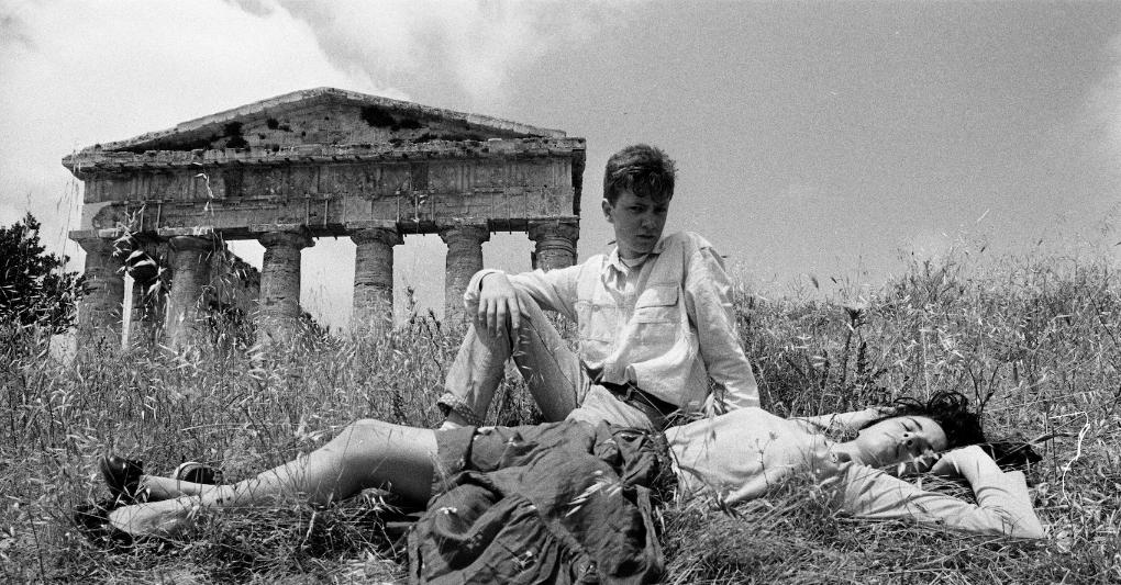 Letizia Battaglia, Segesta, 1986. Courtesy Francesco Pantaleone, Palermo/Milan. 