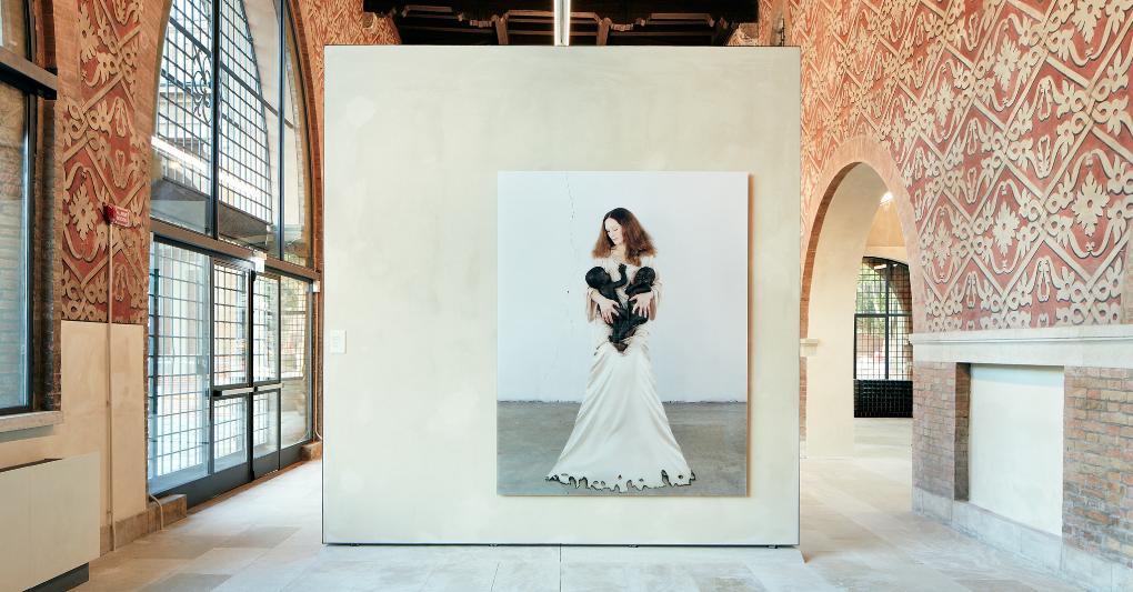 “VBSS.002, 2006-2018”, stampa digitale di Vanessa Beecroft. Tutte le opere in questo articolo fanno parte della collezione Fondazione San Patrignano e oltre 60 sono esposte al museo PART di Rimini. Foto Henrik Blomqvist. 
