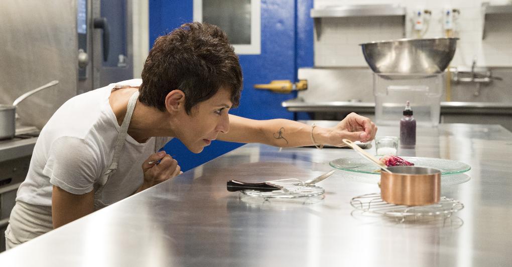 La chef di origine francese dal 2011 ha aperto a San Francisco il suo ristorante Atelier Crenn (tre stelle Michelin) e partecipato alla serie  