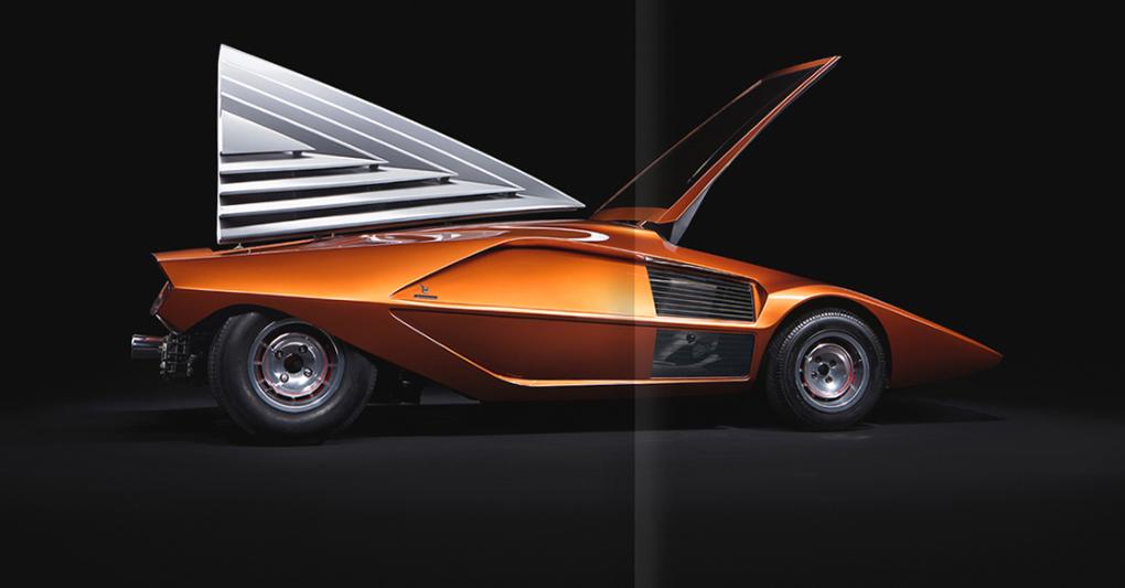 La Lancia Stratos Zero (1970) in una foto all’interno del libro. 