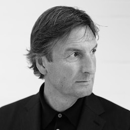 Pietro Beccari, il manager italiano alla guida di Dior: «Ho giocato per  Sacchi Salto i pasti e vendo miti» 